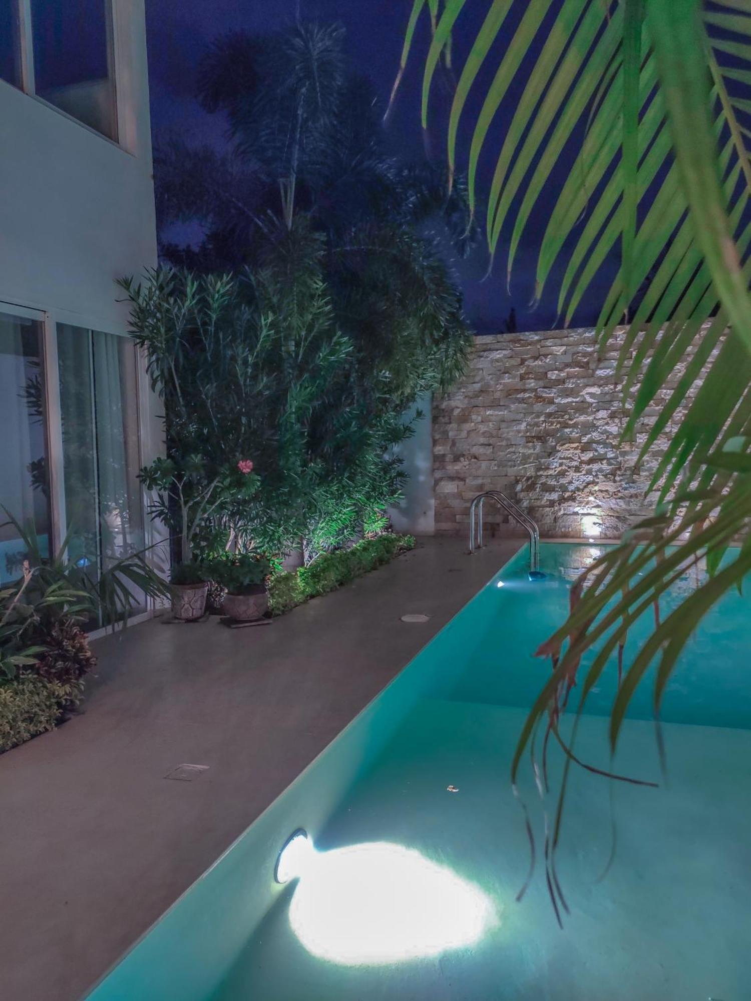 Villa Moderna Con Alberca, Gimnasio Y Cochera Mérida Kültér fotó