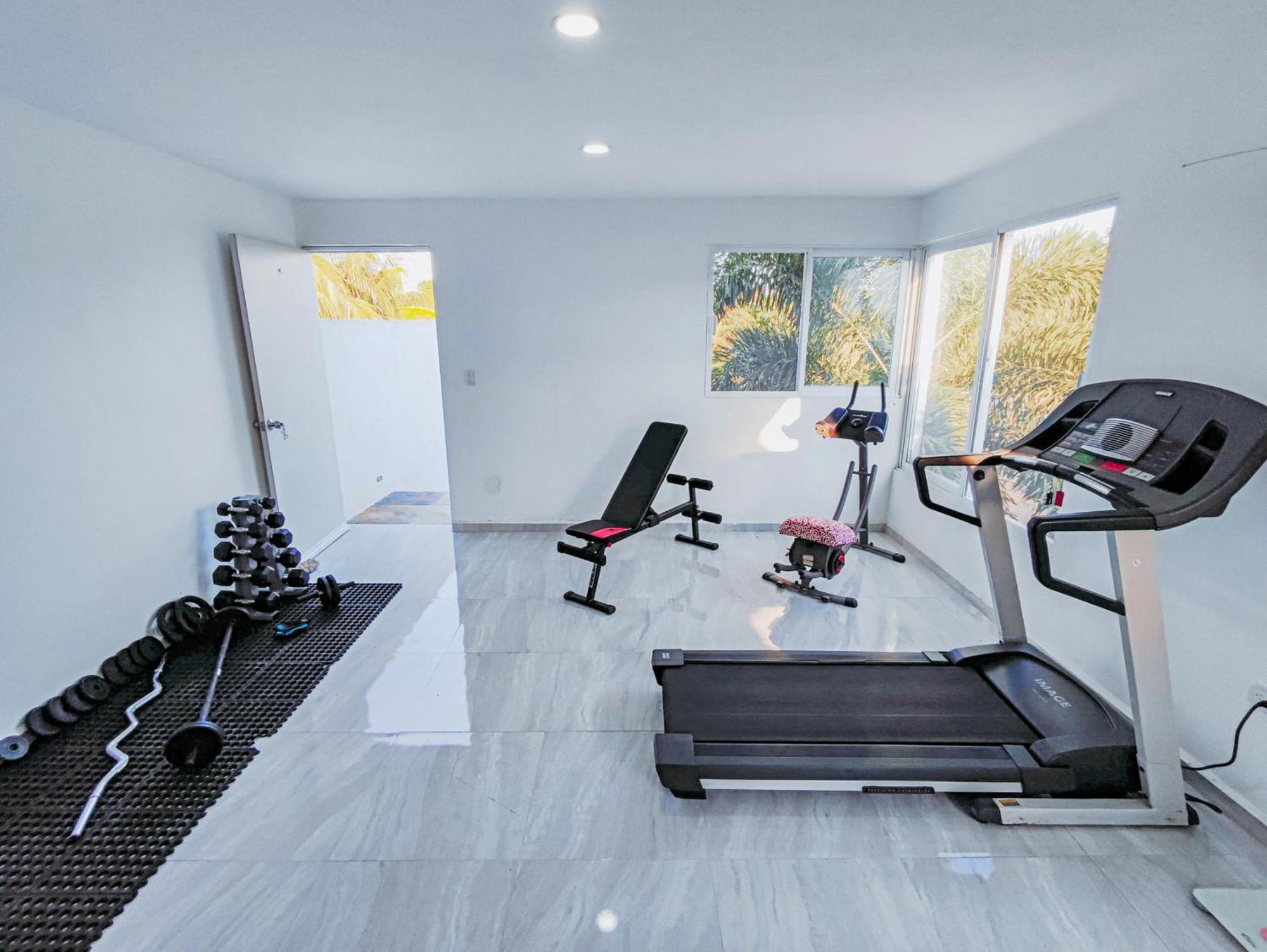 Villa Moderna Con Alberca, Gimnasio Y Cochera Mérida Kültér fotó