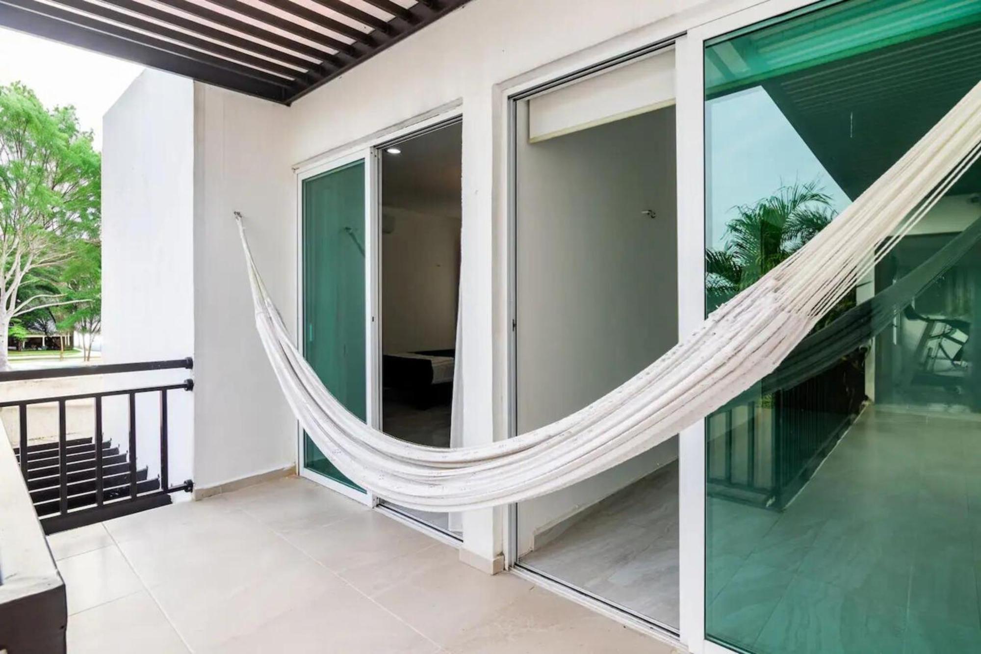 Villa Moderna Con Alberca, Gimnasio Y Cochera Mérida Kültér fotó