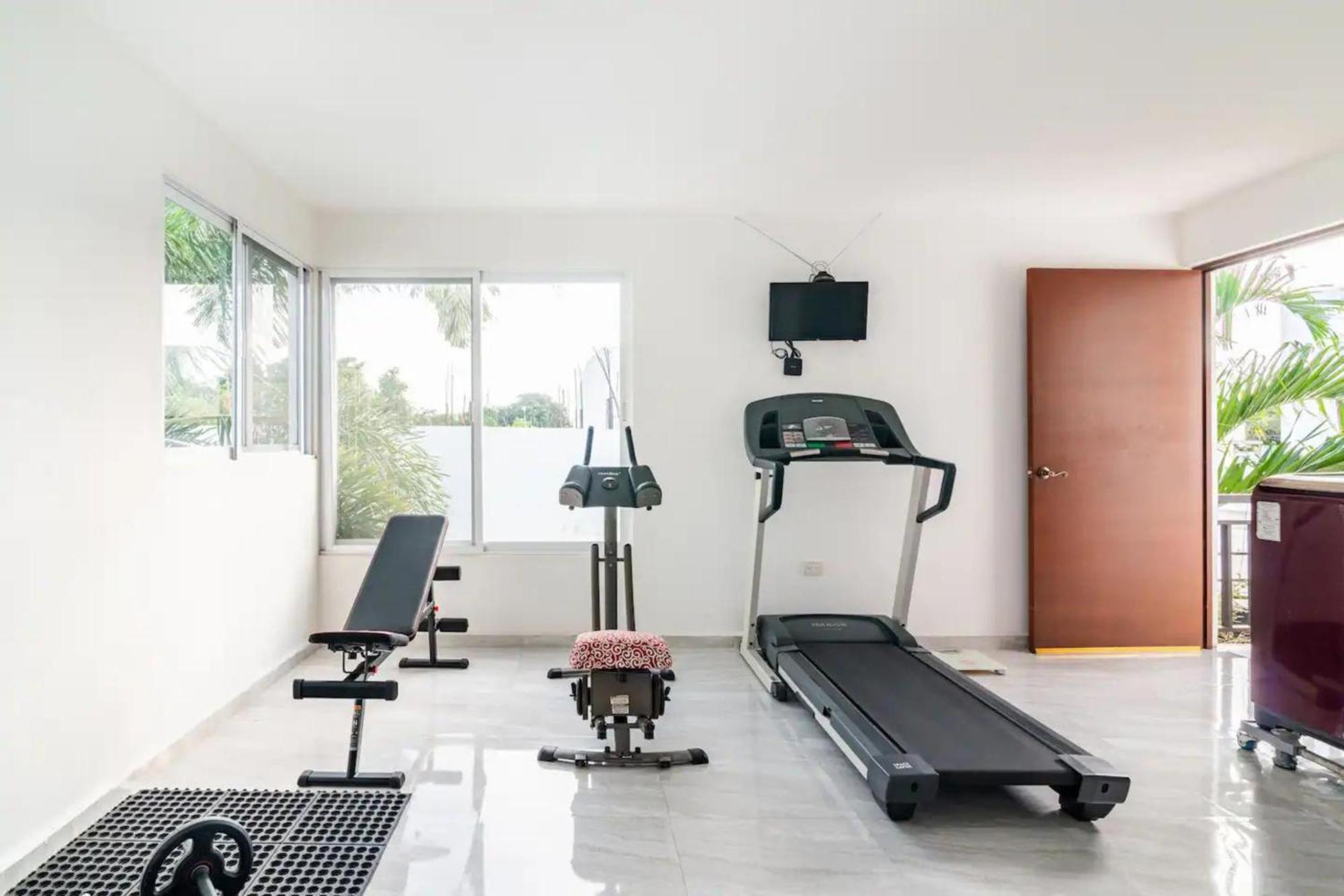 Villa Moderna Con Alberca, Gimnasio Y Cochera Mérida Kültér fotó