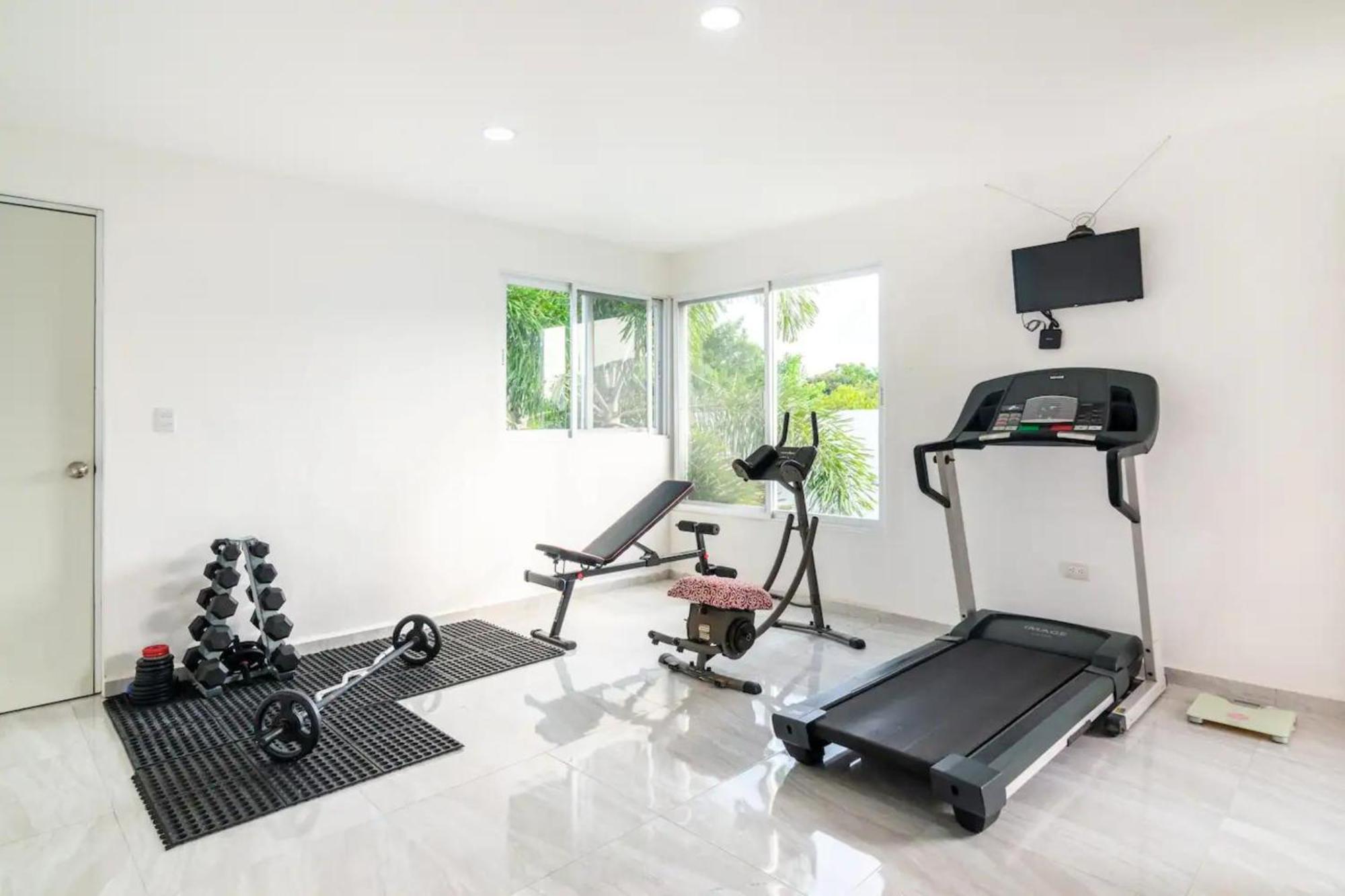 Villa Moderna Con Alberca, Gimnasio Y Cochera Mérida Kültér fotó